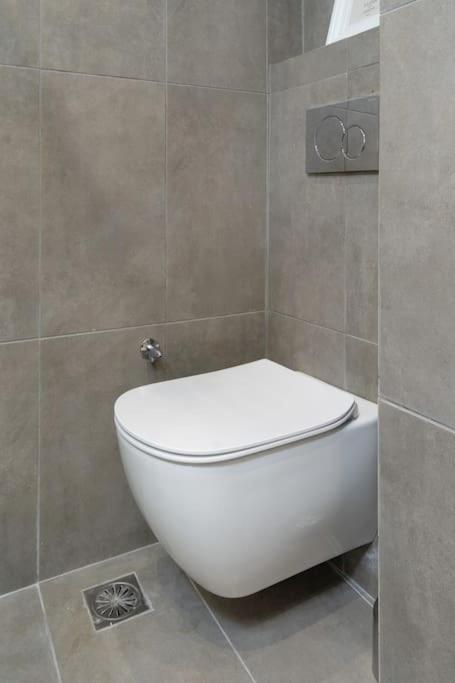 Modernised Athenian Apartment /W 2Br & 2Ba Luaran gambar