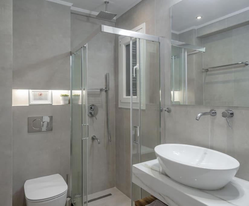 Modernised Athenian Apartment /W 2Br & 2Ba Luaran gambar